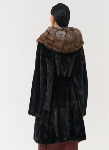 Норковая шуба с капюшоном из меха куницы