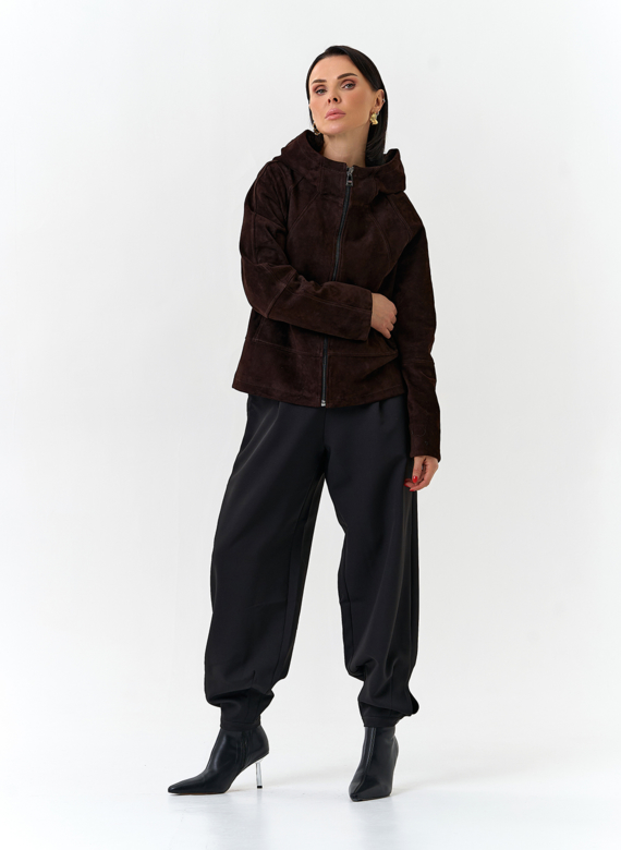Женская куртка из натуральной замши с капюшоном