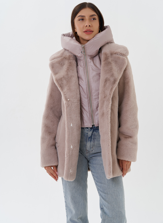 Женский пуховик из эко меха с манишкой