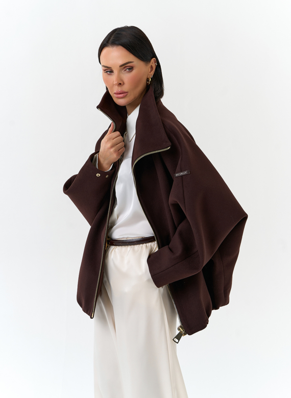 Женское укороченное пальто с высоким воротником