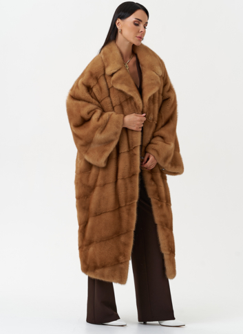 Женская шуба из меха норки с английским воротником