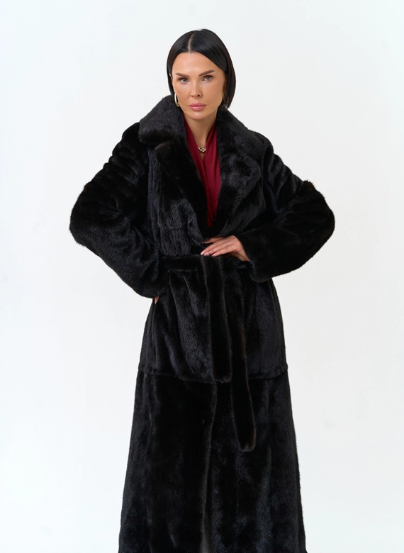 Женская шуба из меха норки с английским воротником