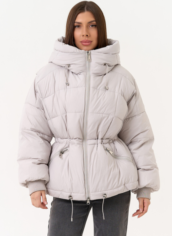 Светлый женский пуховик с капюшоном