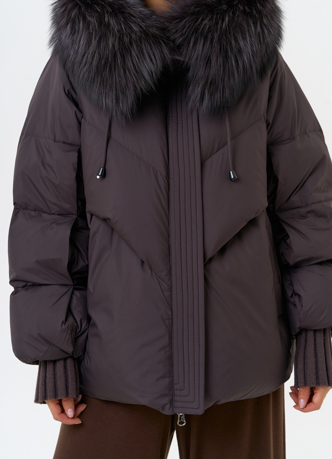 Женский пуховик с капюшоном из меха чернобурки модель № 31536 универмаг малина