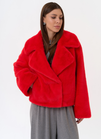 Куртка женская из эко меха в красном цвете