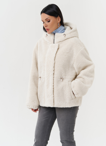 Куртка из эко меха с капюшоном