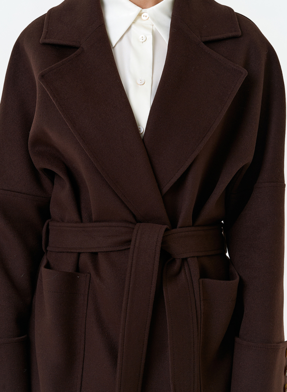 Женское длинное пальто с английским воротником