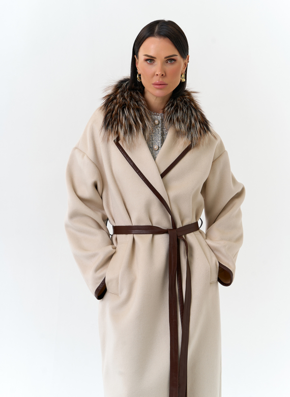 Женское длинное пальто с отделкой из меха лисы