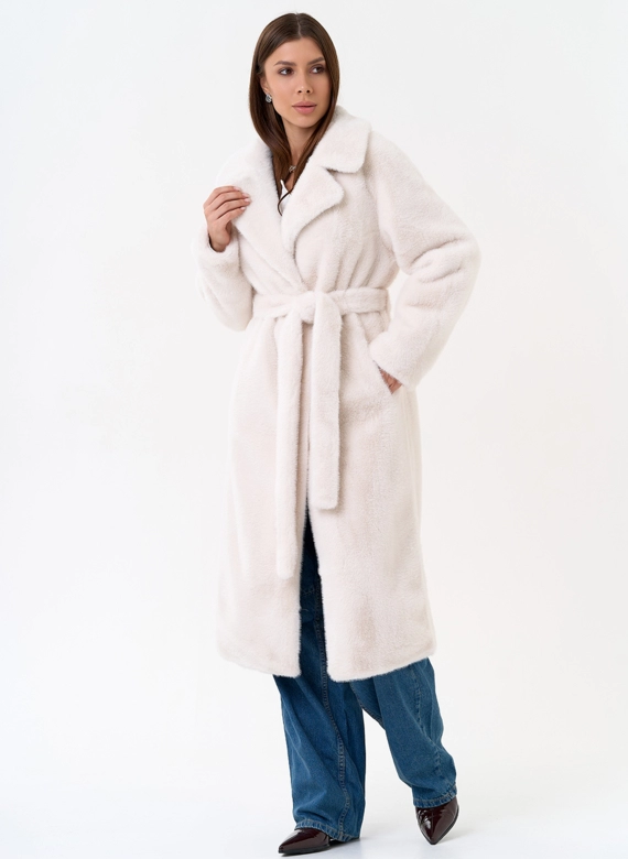 Женское пальто из эко меха с декоративными молниями