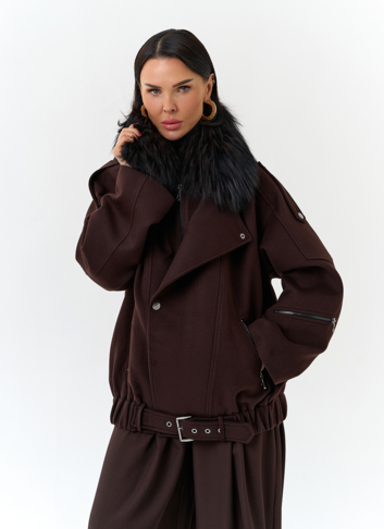 Женское укороченное пальто с отделкой из меха лисы Женское укороченное пальто с отделкой из меха лисы