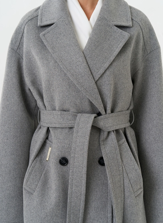 Женское укороченное пальто в сером цвете