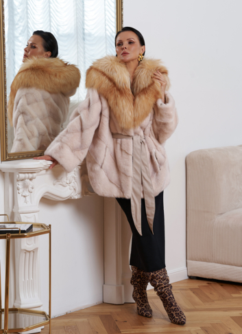 Женская норковая шуба с капюшоном из меха лисы