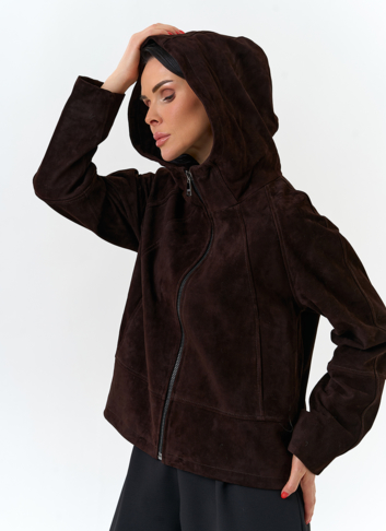 Женская куртка из натуральной замши с капюшоном