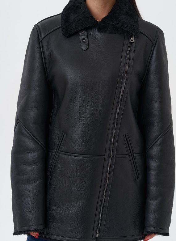 Женская дубленка черного цвета 