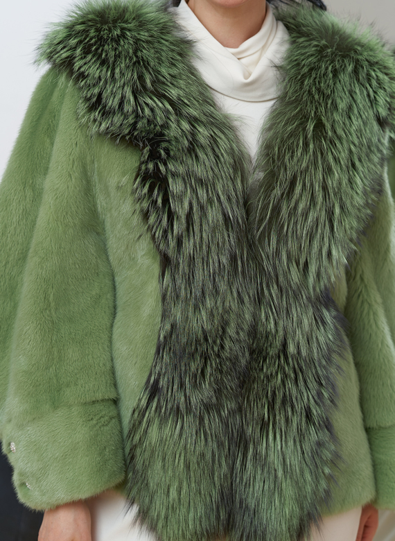 Короткая шуба из норки с мехом из чернобурки