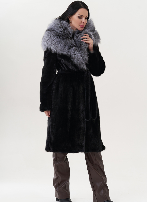 Норковая шуба черного цвета с капюшоном из чернобурки
