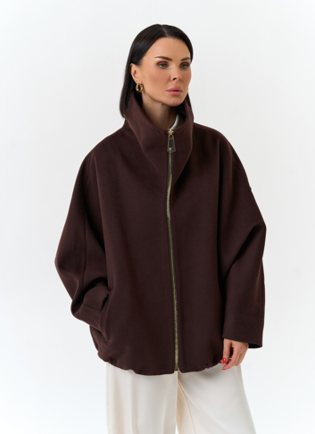 Женское укороченное пальто с высоким воротником