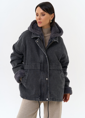 Женская утепленная джинсовая куртка с отделкой из эко меха