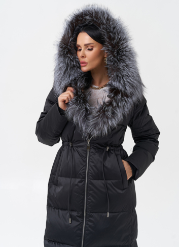 Женский пуховик с отделкой из меха чернобурки