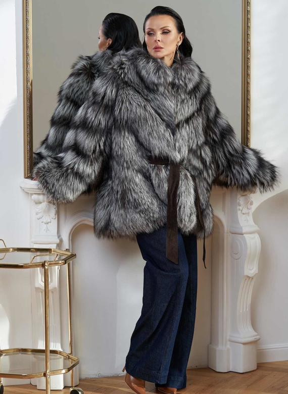 Шуба из меха финской серебристой лисы