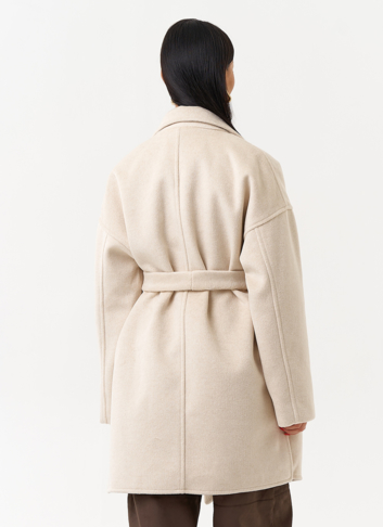 Женское укороченное пальто с поясом