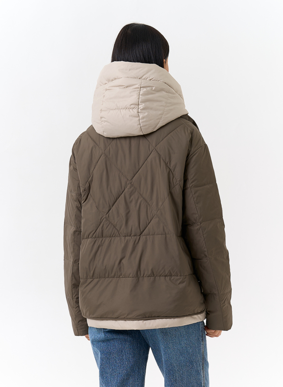 Женская куртка с контрастным капюшоном