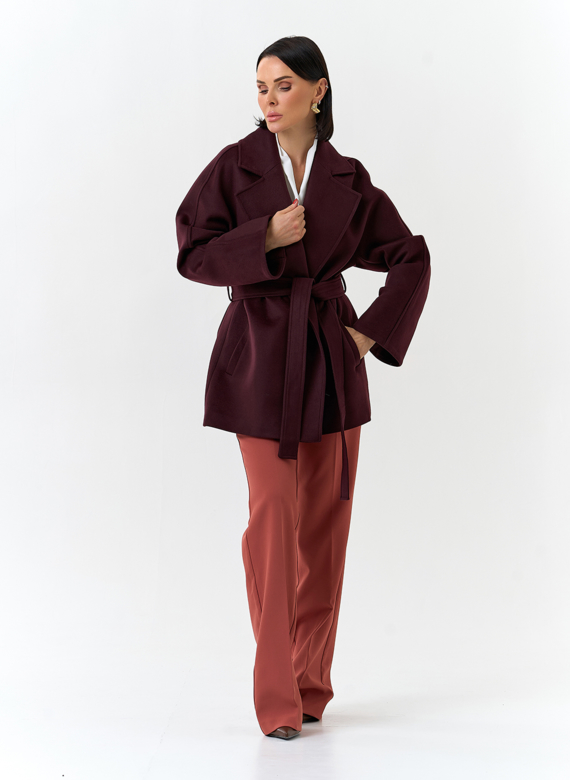 Женское укороченное пальто с английским воротником