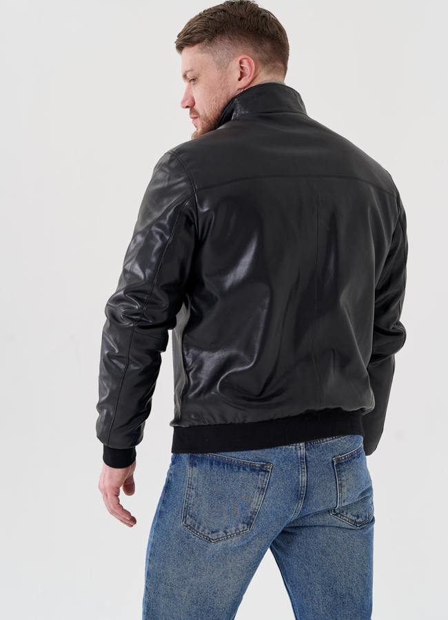 Куртка бомбер черного цвета из эко кожи модель № 24462 в рассрочку