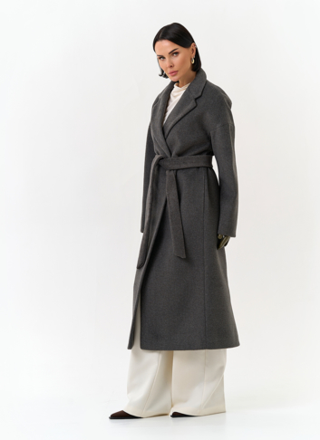 Женское пальто с английским воротником