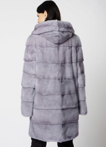 Шуба из норки с капюшоном и кулиской голубого цвета