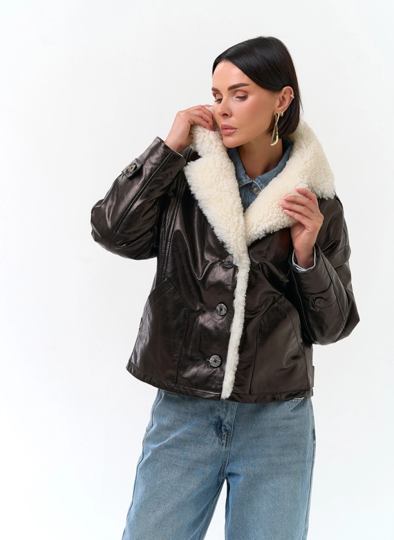 Пуховик из натуральной кожи с английским воротником фото