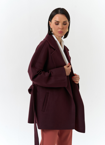 Женское укороченное пальто с английским воротником