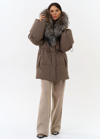 Женский пуховик с капюшоном из меха чернобурки
