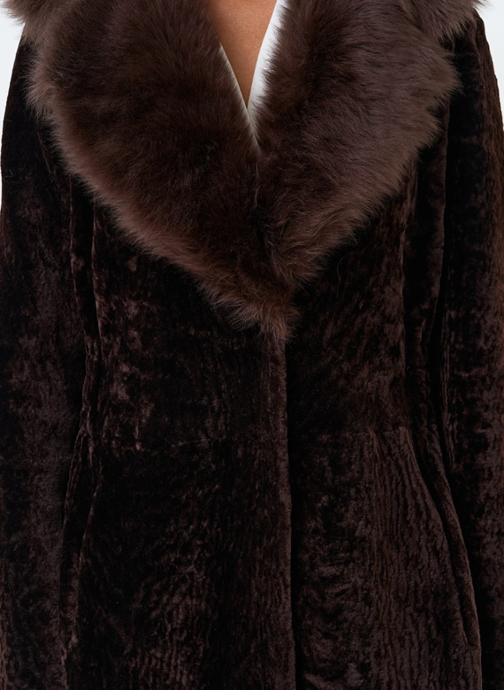 Женская натуральная дубленка с английским воротником фото