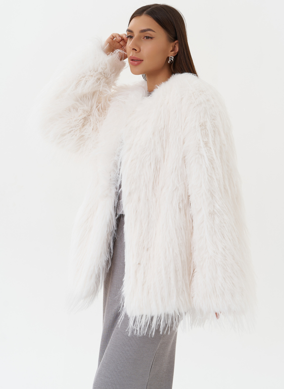 Короткая шуба под эко страуса