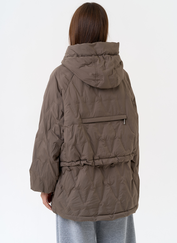 Женская куртка в коричневом цвете с капюшоном