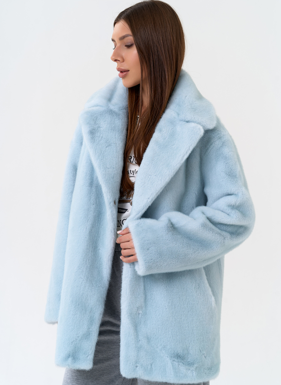 Женская шуба из эко меха в голубом цвете