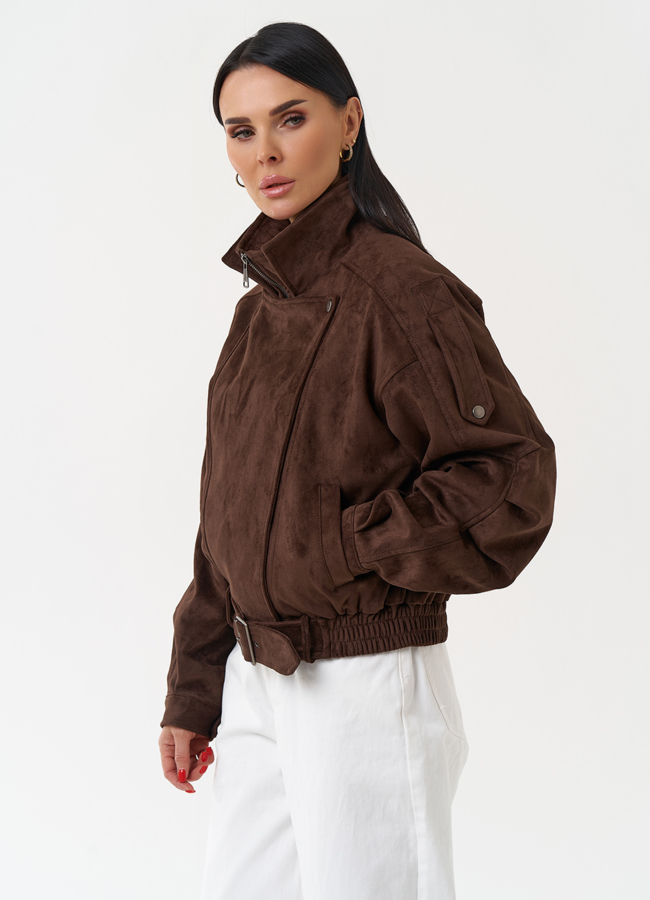 Женская куртка бомбер из эко замши коричневого цвета модель № 30446 в рассрочку