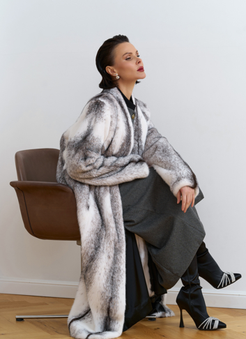 Длинная шуба из норки крестовки