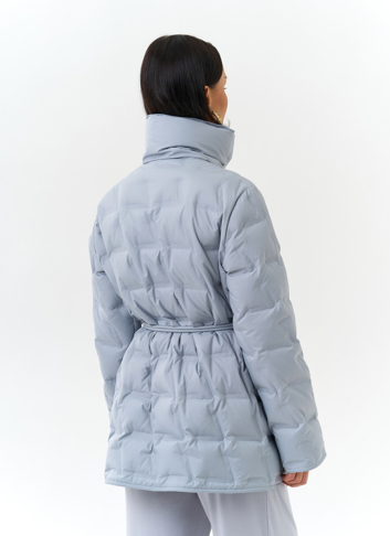 Женская куртка с декоративным поясом