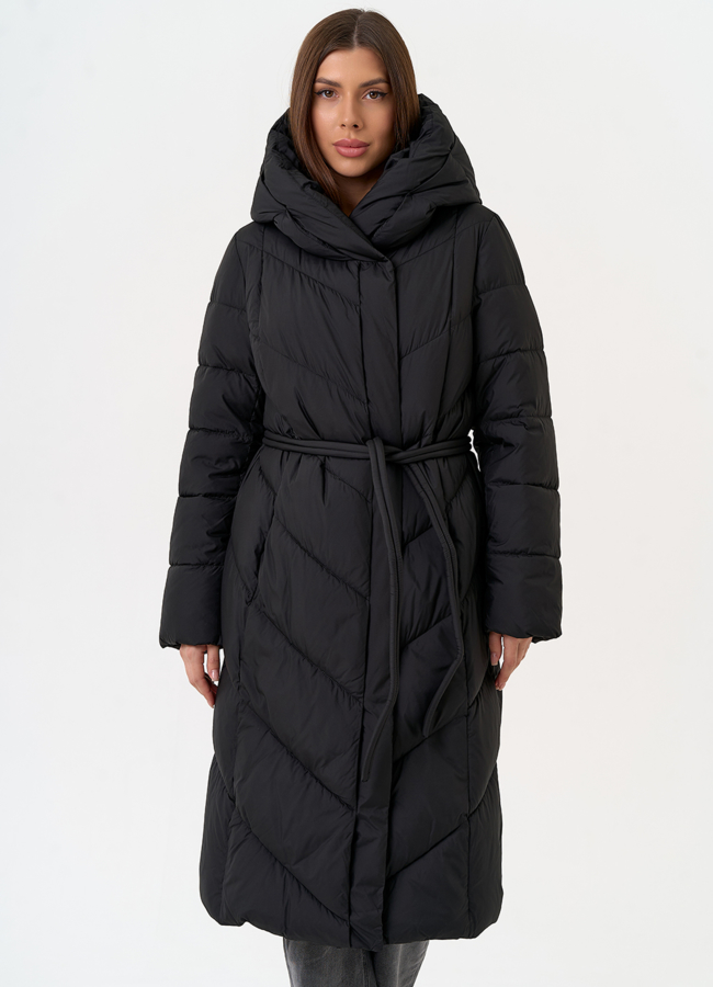 Женский пуховик черного цвета с поясом модель № 31603 меха малина