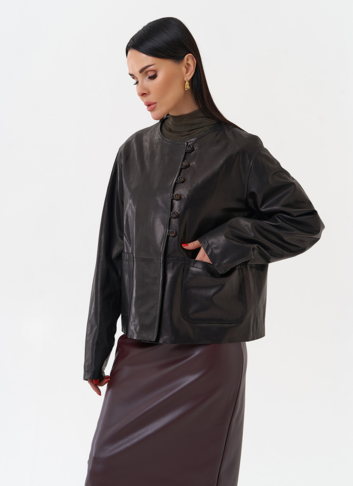 Кожаная куртка на пуговицах