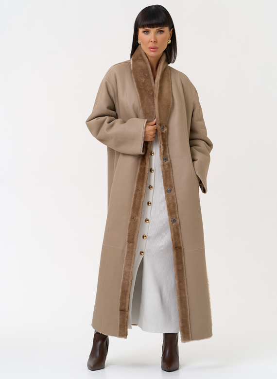 Двухсторонняя женская дубленка с декоративным поясом