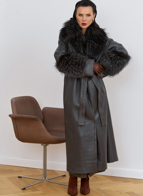 Женская натуральная дубленка с отделкой из меха лисы