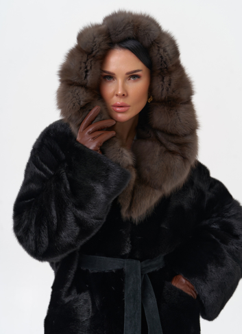 Норковая шуба с капюшоном из меха куницы