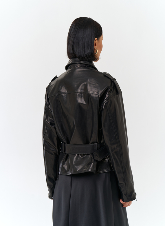 Женская куртка из натуральной кожи с поясом