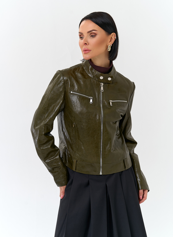 Женская куртка из натуральной кожи зеленого цвета
