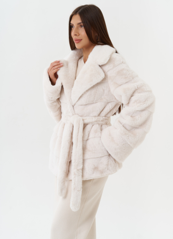 Короткая шуба из эко меха с английским воротником