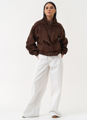 Женская куртка бомбер из эко замши коричневого цвета