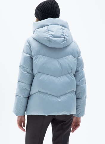 Женский пуховик голубого цвета